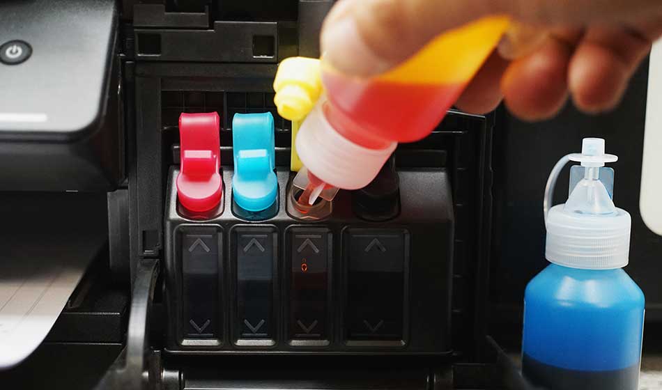 Technicians Refill ink cartridges, printer Inkjet colors